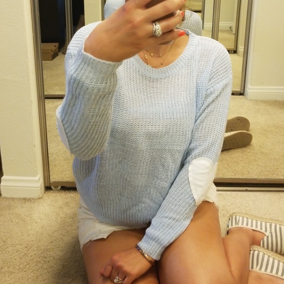 LAST ONE!! Light blue pullover with heart sleeve - Picture 7 of 8